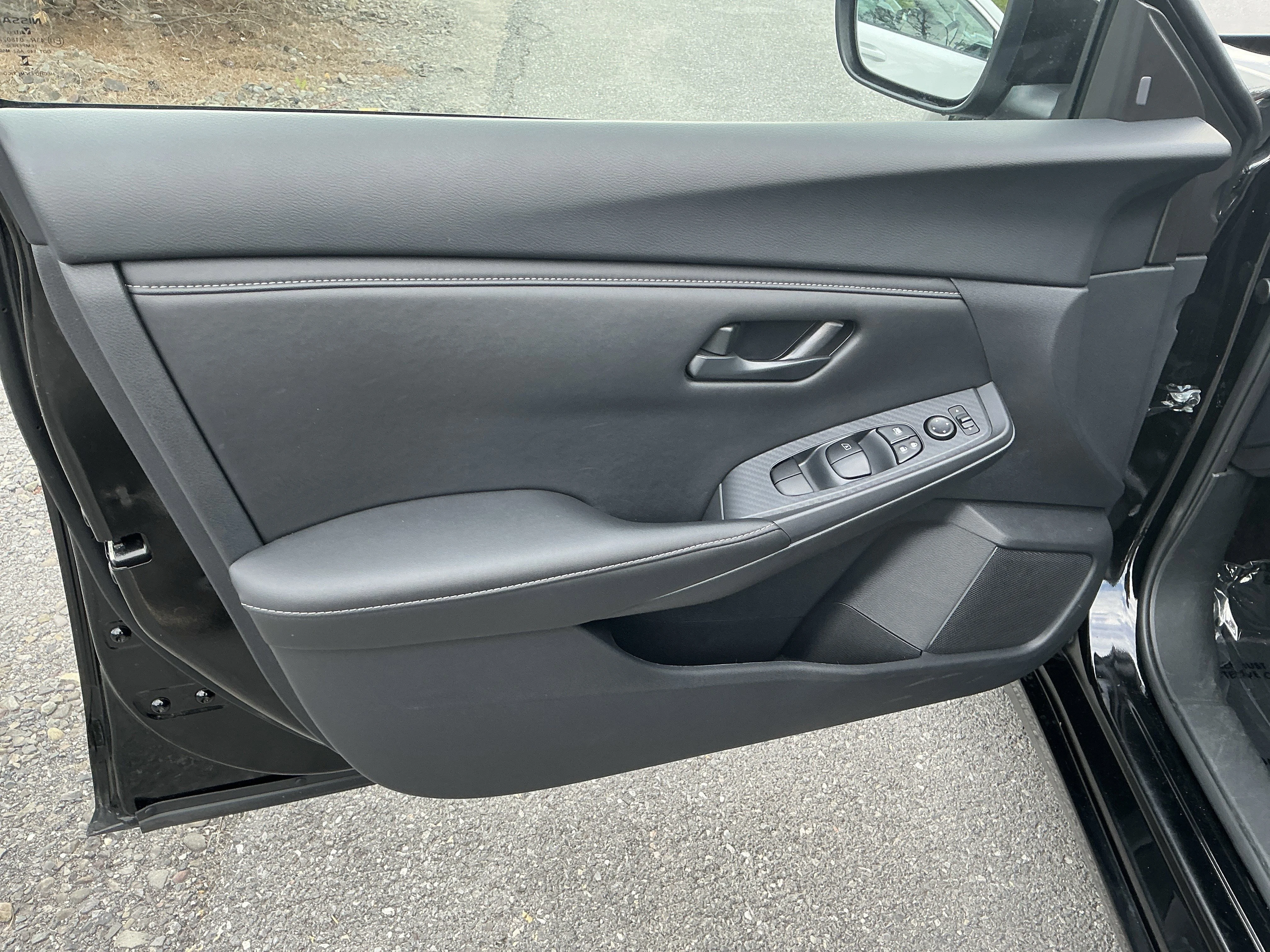 Used 2025 Super Black Nissan  image 18