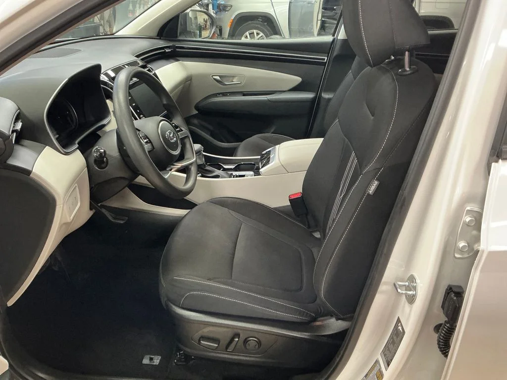Used 2024 White Hyundai SEL image 14