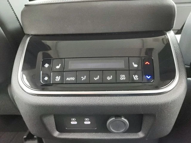 Used 2025  INFINITI SENSORY image 46