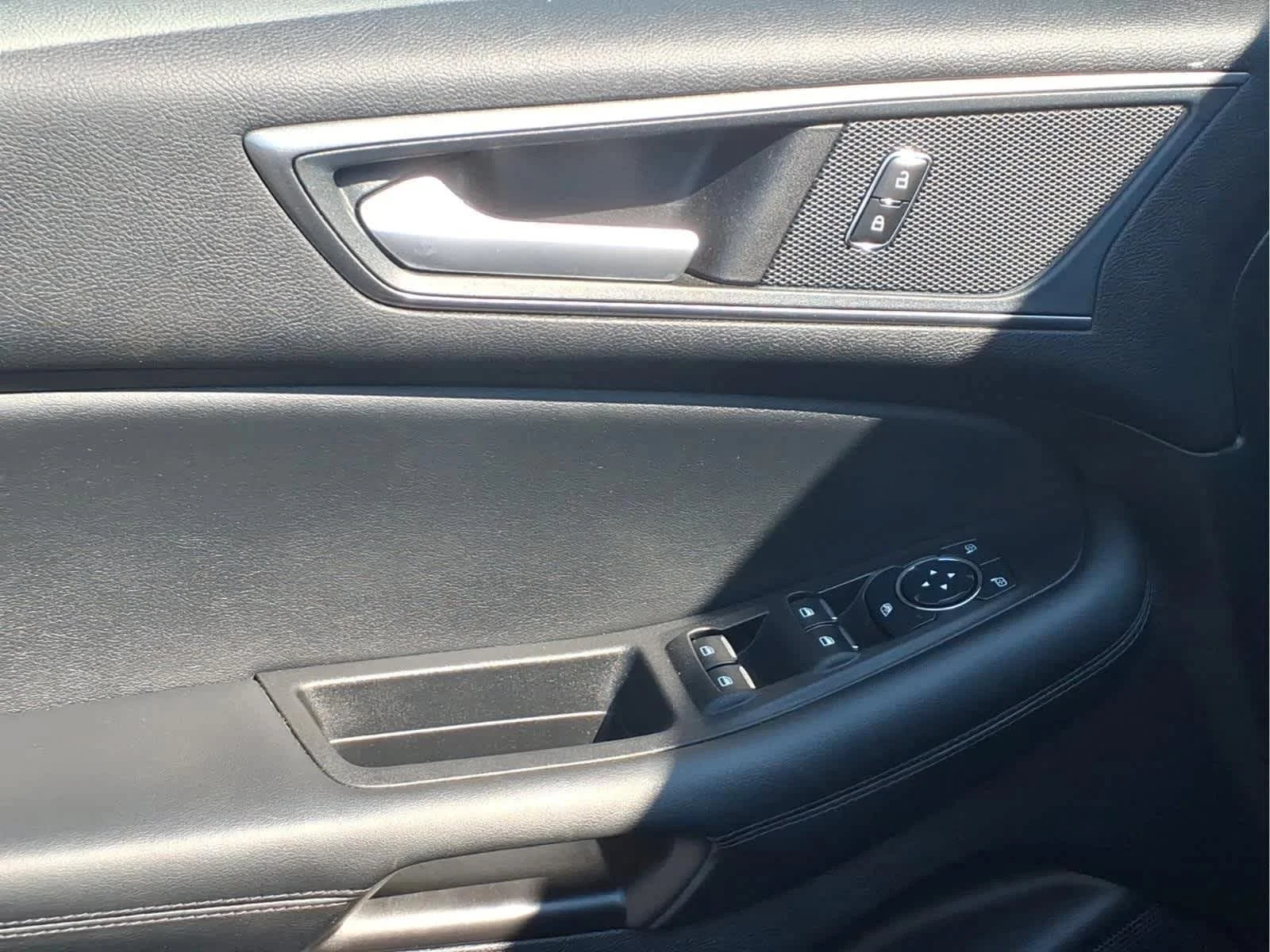 Used 2024 Agate Black Metallic Ford SE image 12