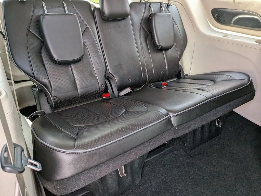 Used 2018 Red Chrysler Limited image 30
