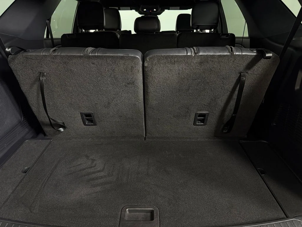 Certified Used 2025 Gray Ford ST-Line image 32