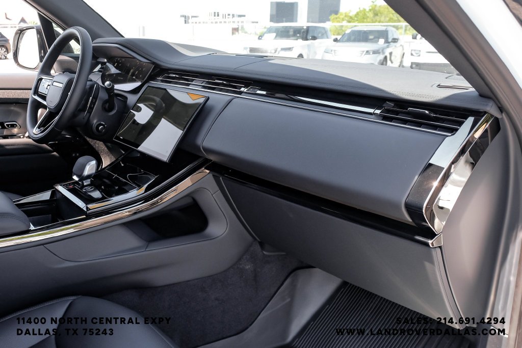 New 2026 Fuji White Land Rover Dynamic SE image 10