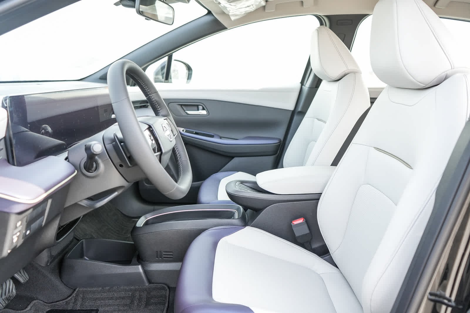 New 2026 Everest White Pearl TriCoat / Super Black Two-tone Nissan SV+ image 19