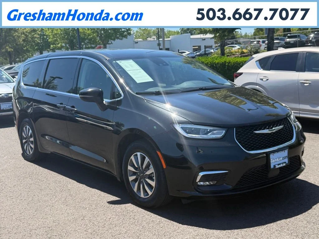 2023 Chrysler Pacifica Hybrid Touring L Hybrid's photo