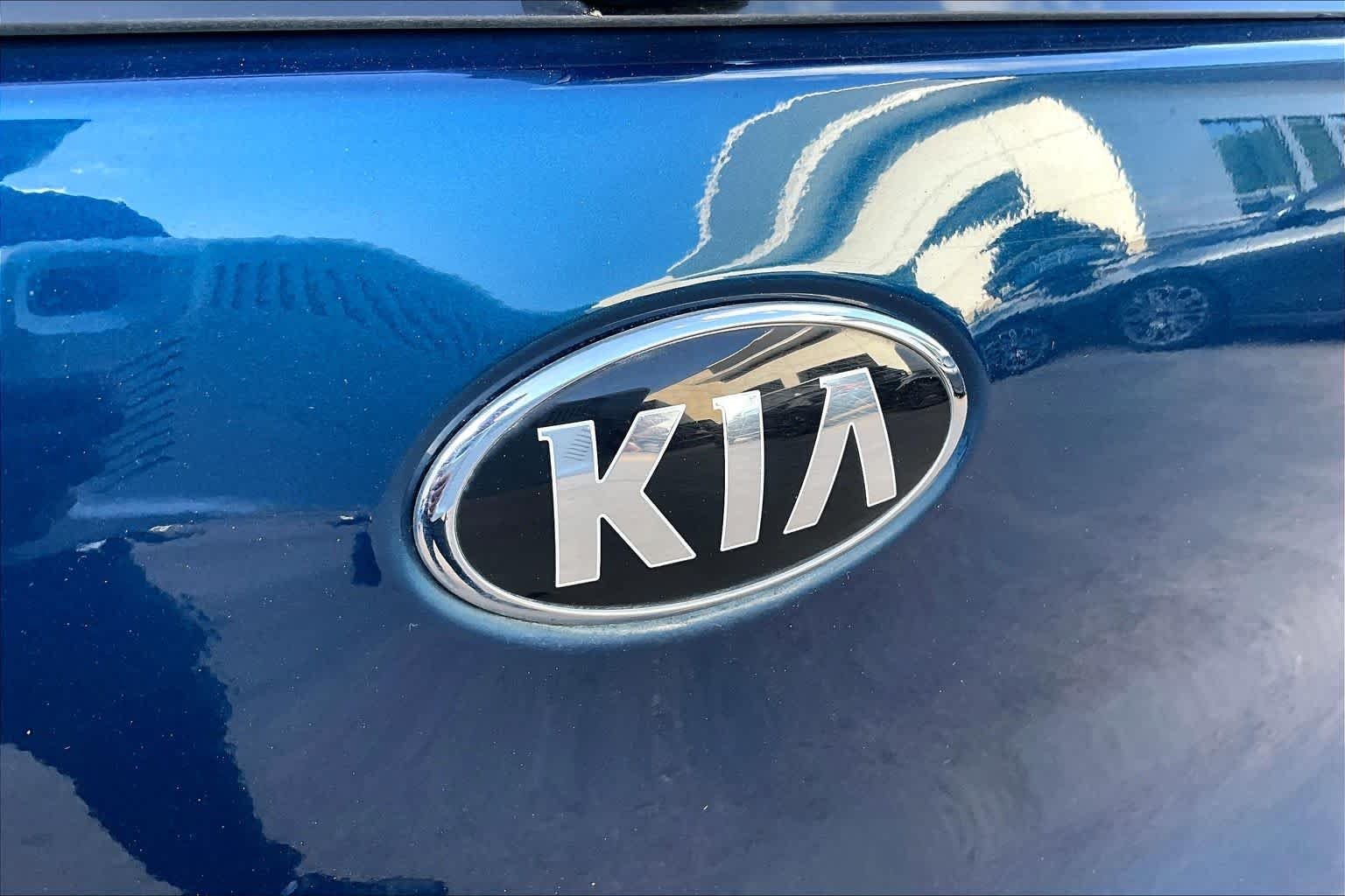 Used 2019 Deep Cerulean Kia LX image 10