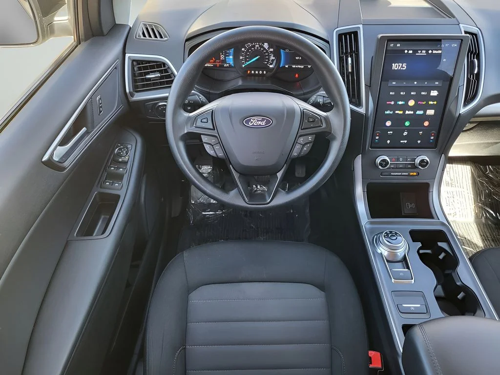 Used 2022 Oxford White Ford SE image 13