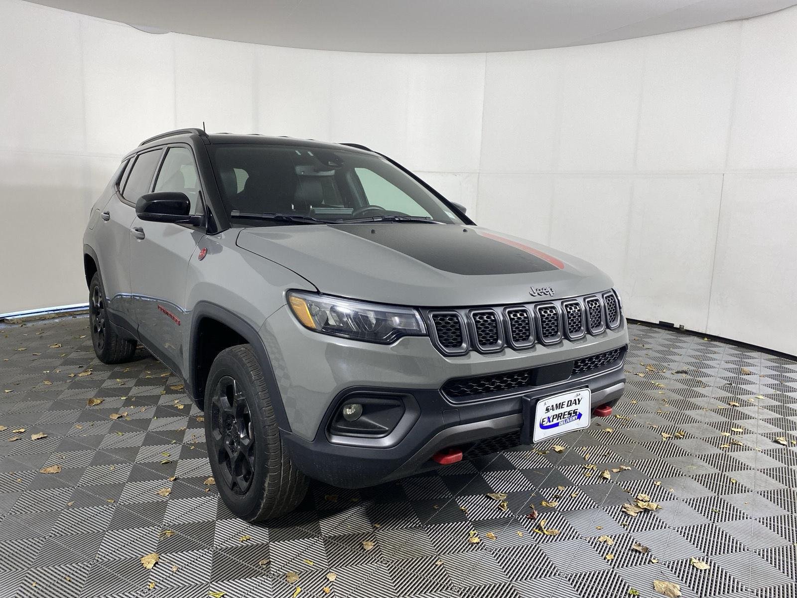 Used 2023 Sting-Gray Clearcoat Jeep Trailhawk image 18