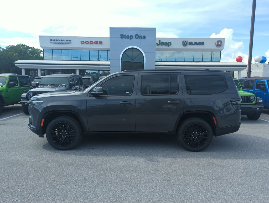 New 2026 Baltic-Gray Metallic Clear-Coat Exterior Paint Jeep Limited Reserve image 4