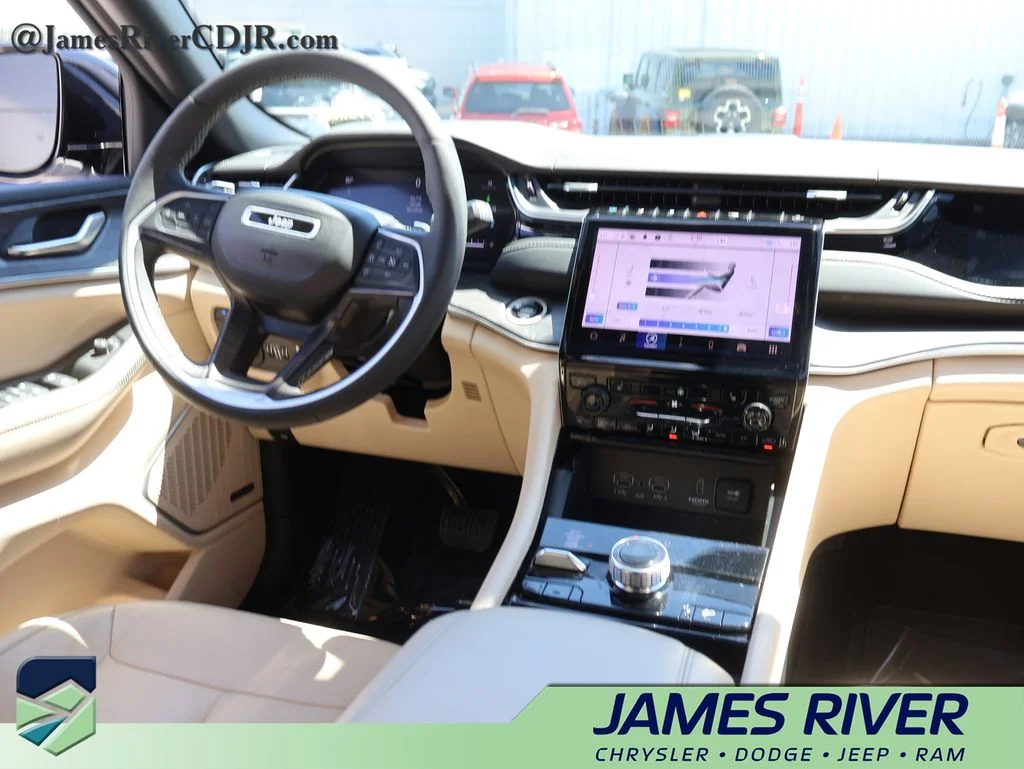 Used 2022 Silver Jeep 4xe image 13