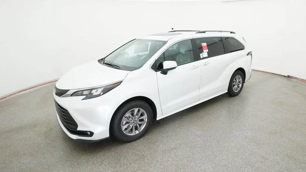 2026 Toyota Sienna XLE 8-Passenger Hybrid FWD's photo
