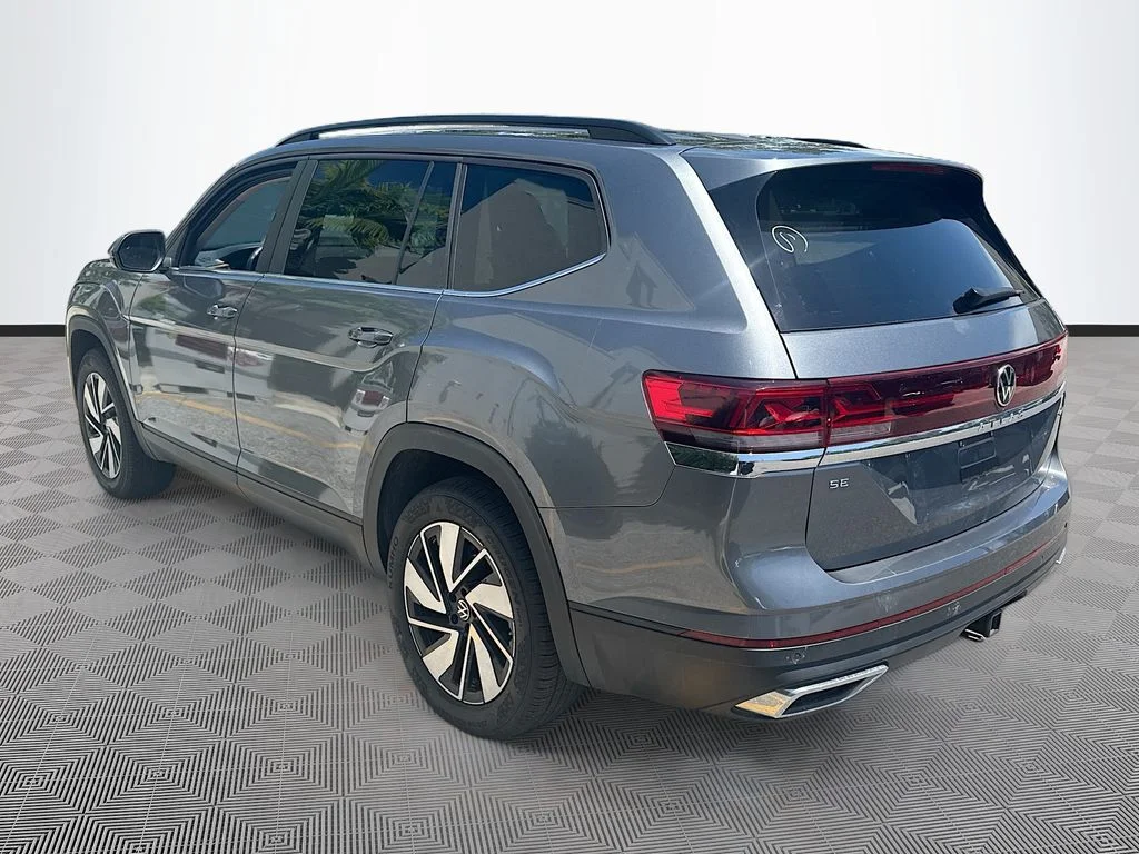 Used 2025  Volkswagen 2.0T SE w/Technology image 8