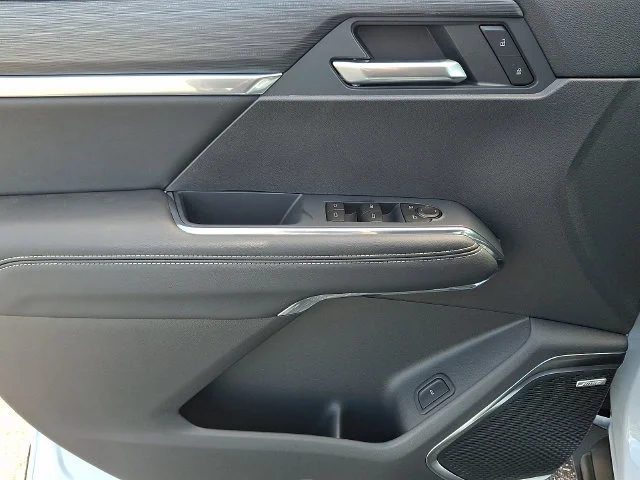 New 2027 Glacier White Tricoat GMC Elevation image 12