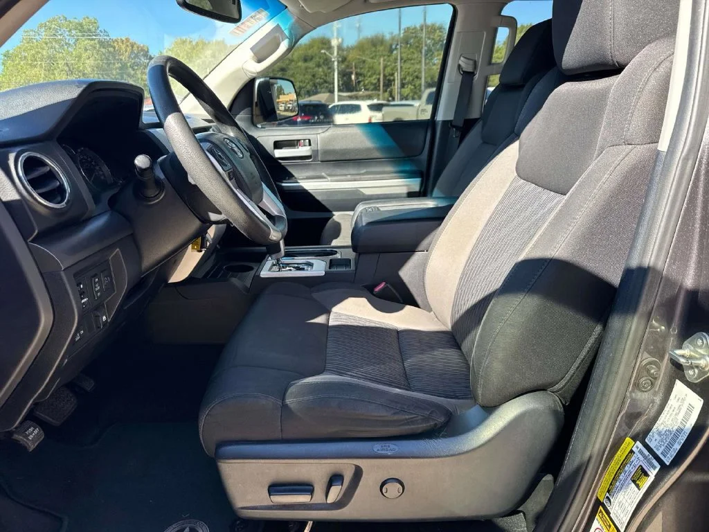 Used 2015 Gray Toyota SR5 image 34