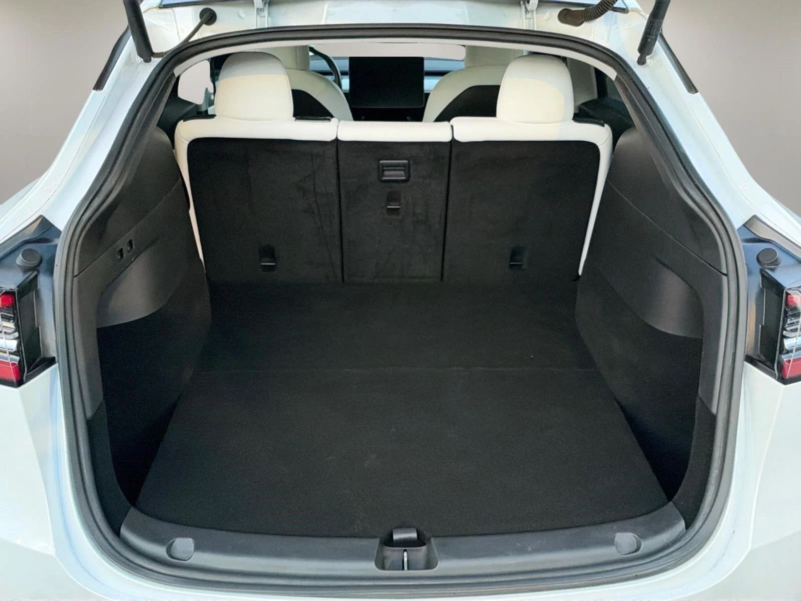 Used 2020  Tesla Long Range image 5