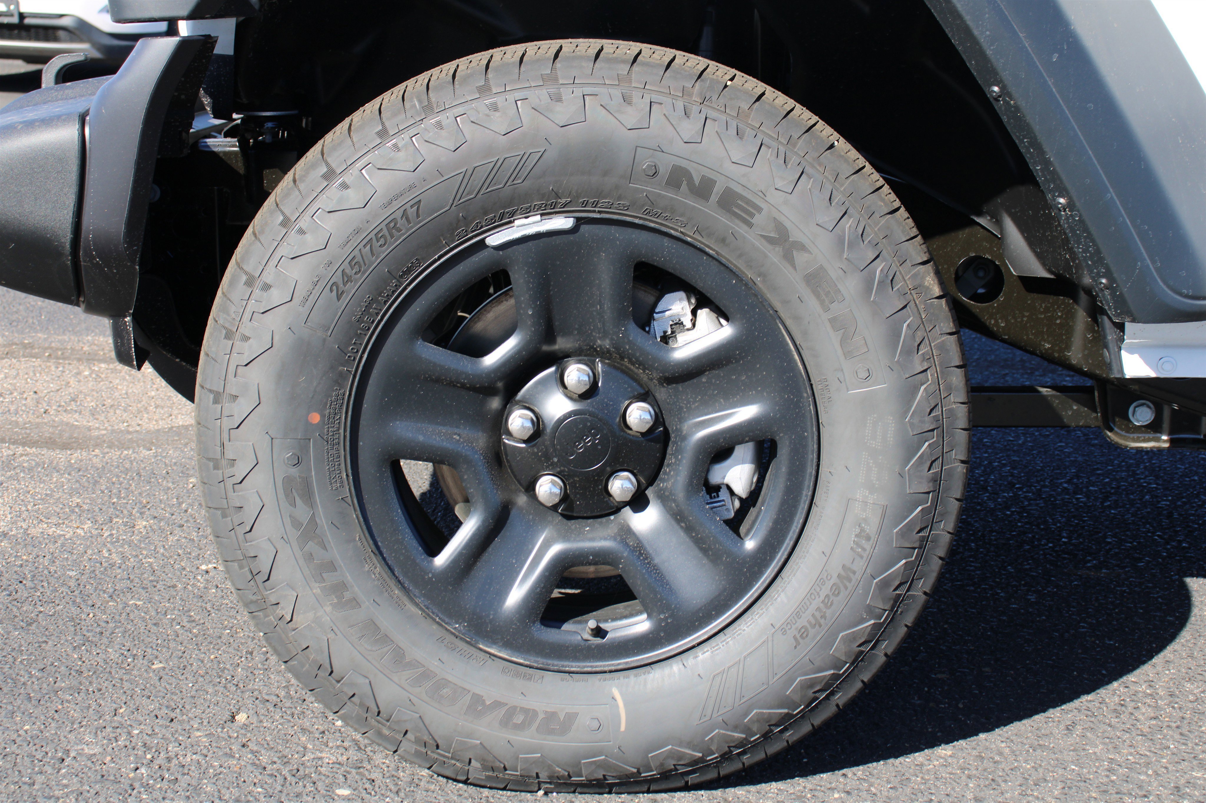 New 2026 Bright White Clear-Coat Exterior Paint Jeep Sport image 39