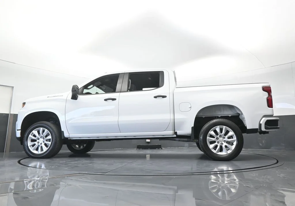 Used 2022 Summit White Chevrolet Custom image 57