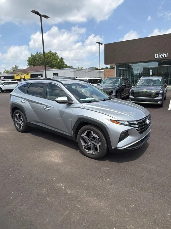 Used 2023 Silver Hyundai SEL image 8