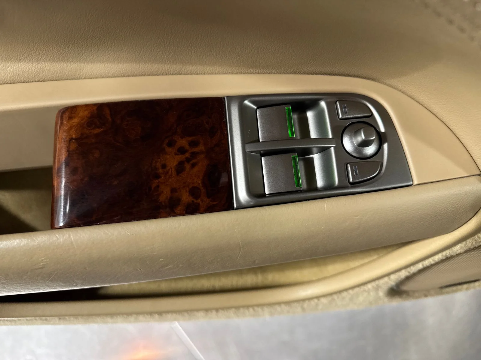 Used 2008 Winter Gold Jaguar XKR Base image 17
