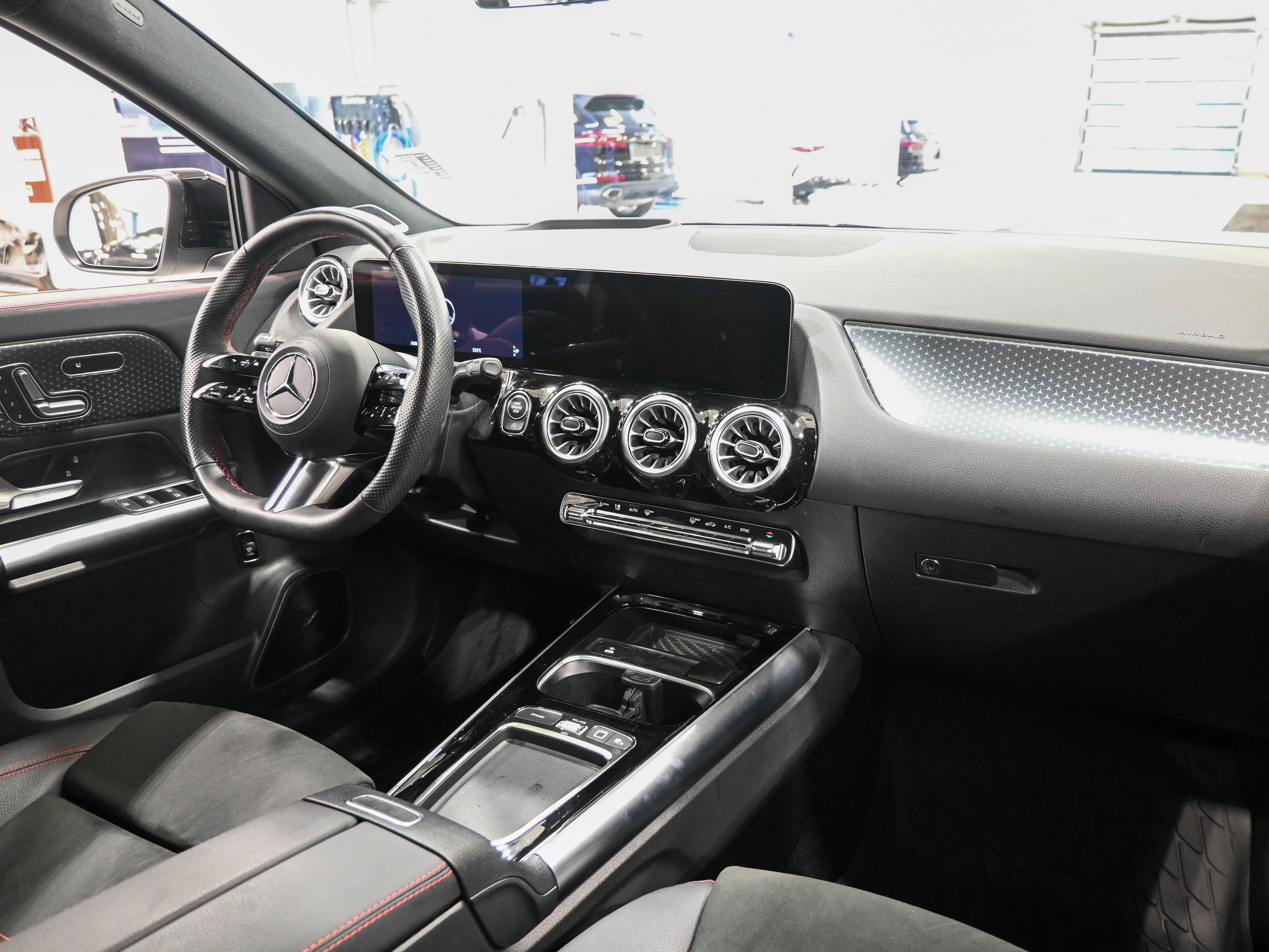 New 2025 Polar White Mercedes-Benz GLA 250 image 9
