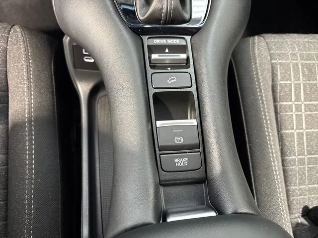 2025 Honda HR-V LX - Photo 15