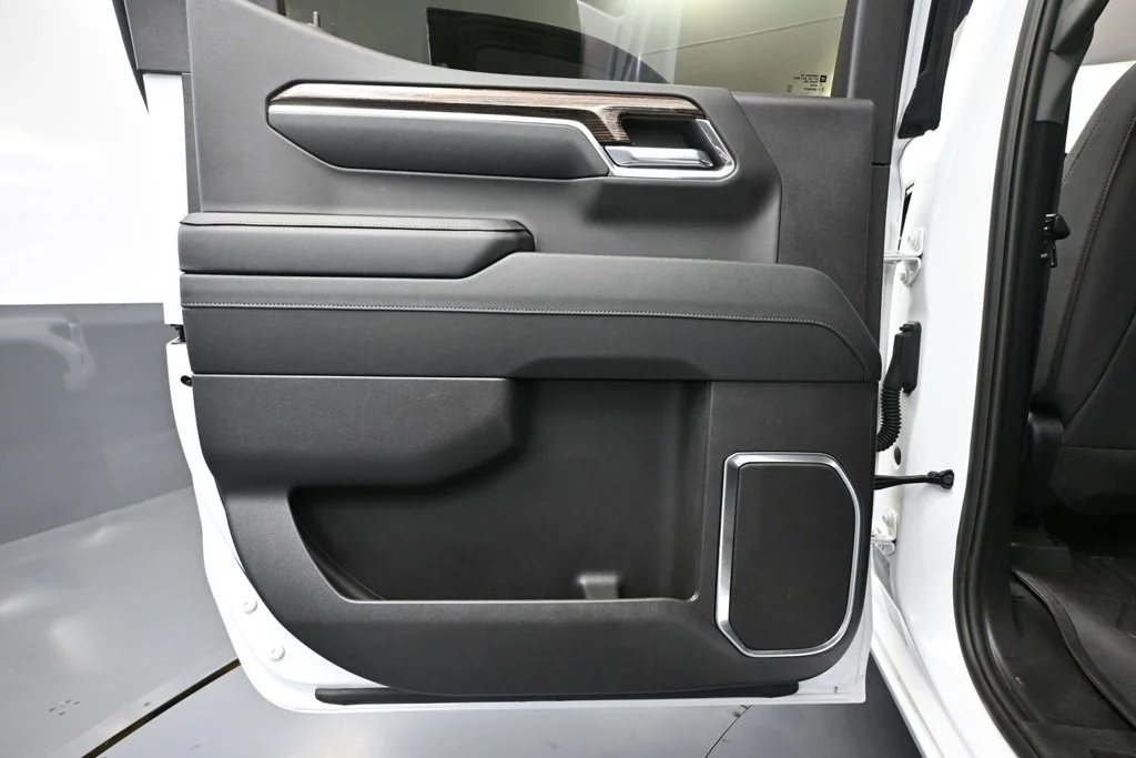 Certified Used 2024 White GMC Elevation image 25