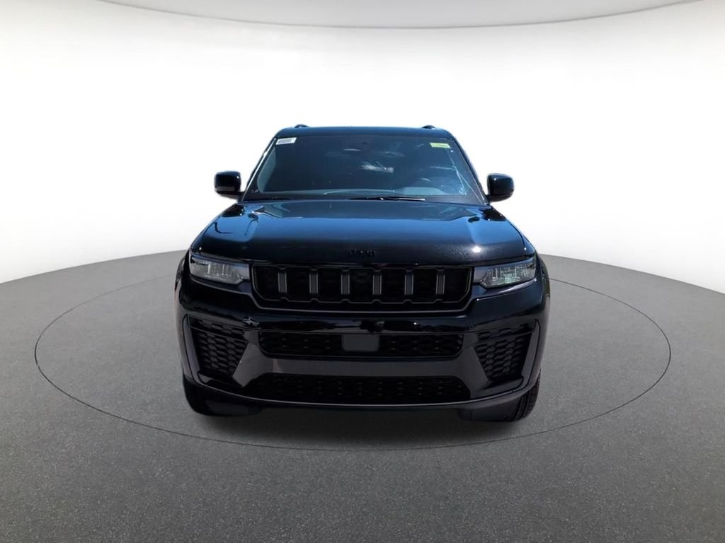New 2026 Diamond Black Crystal Pearl-Coat Exterior Paint Jeep Laredo image 16