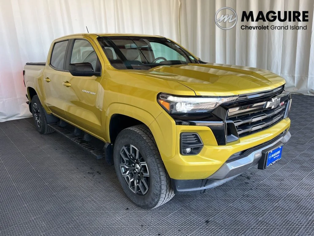 Used 2023 Yellow Chevrolet Z71 image 29