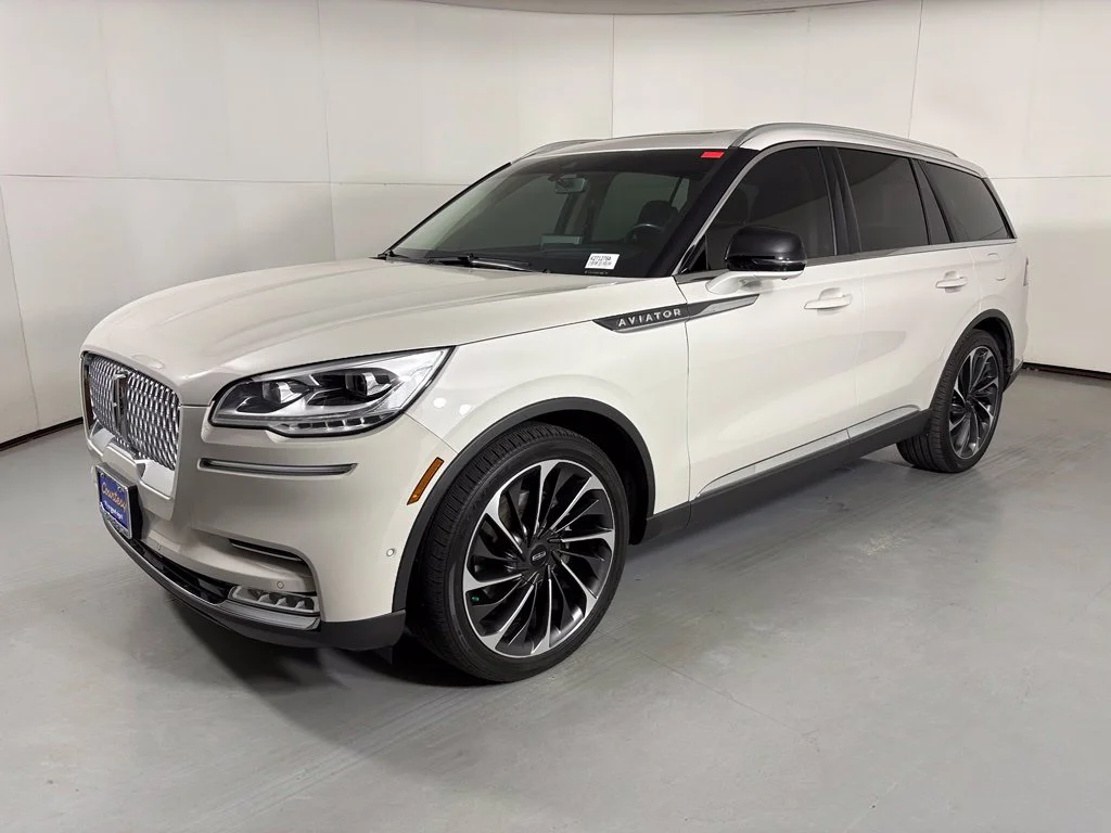 Used 2022 White Lincoln Reserve image 4