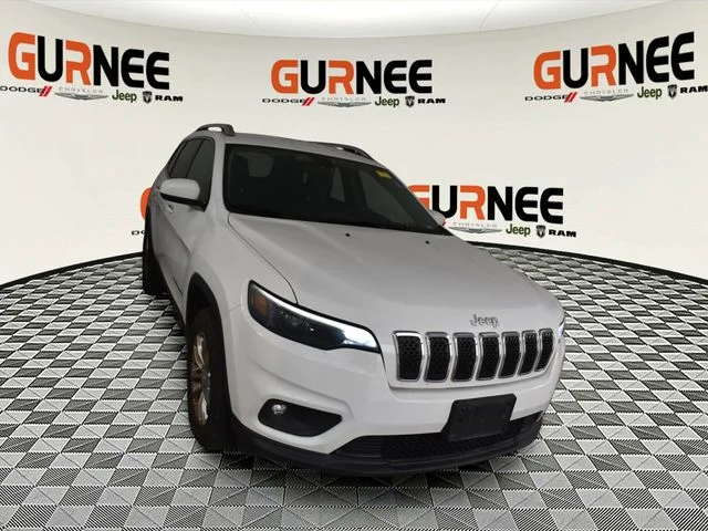 Used 2019 White Jeep Latitude image 8