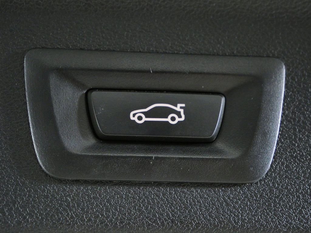 Used 2021 Jet Black BMW xDrive30i image 27
