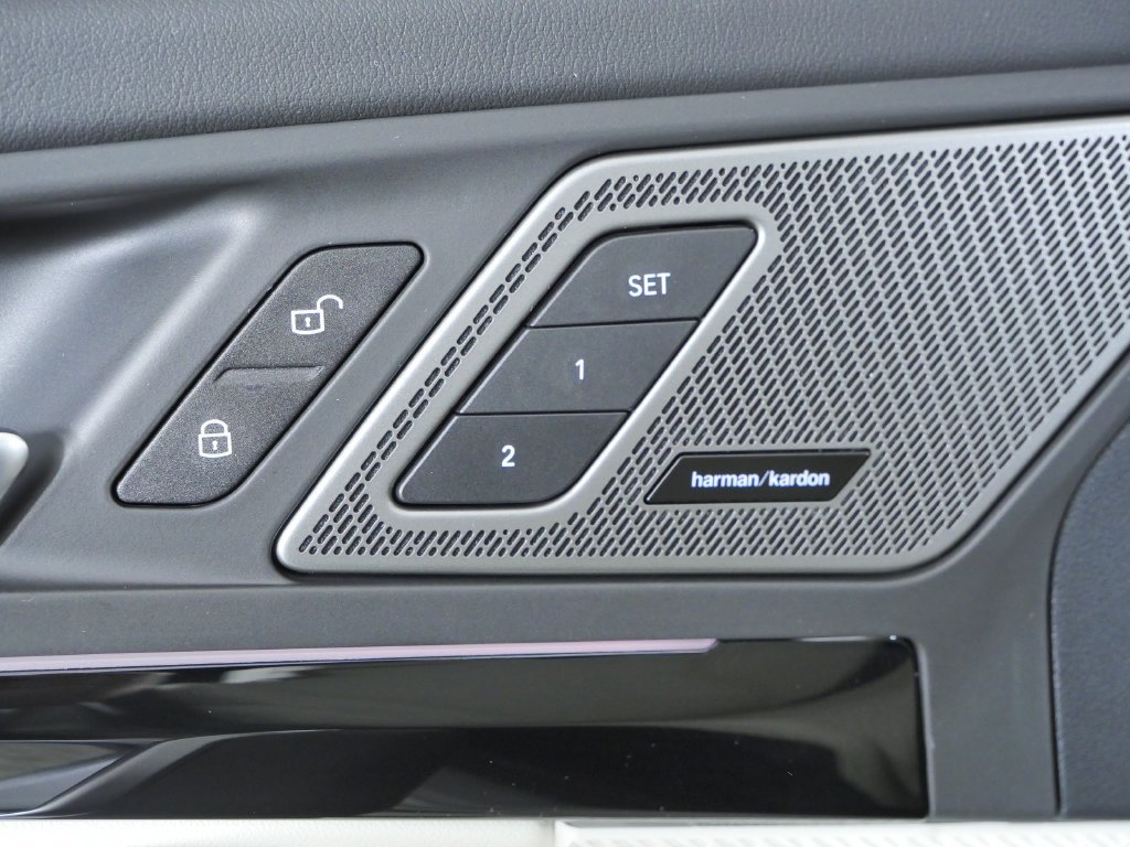 New 2027 Space Silver Metallic BMW xDrive28i image 35