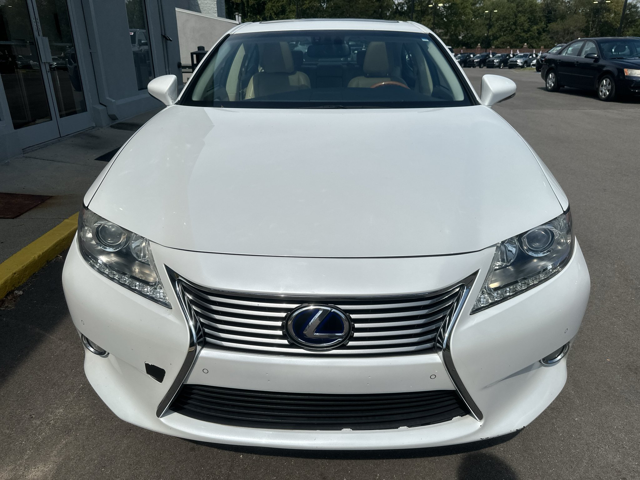 Used 2013 Starfire Pearl Lexus Hybrid image 2