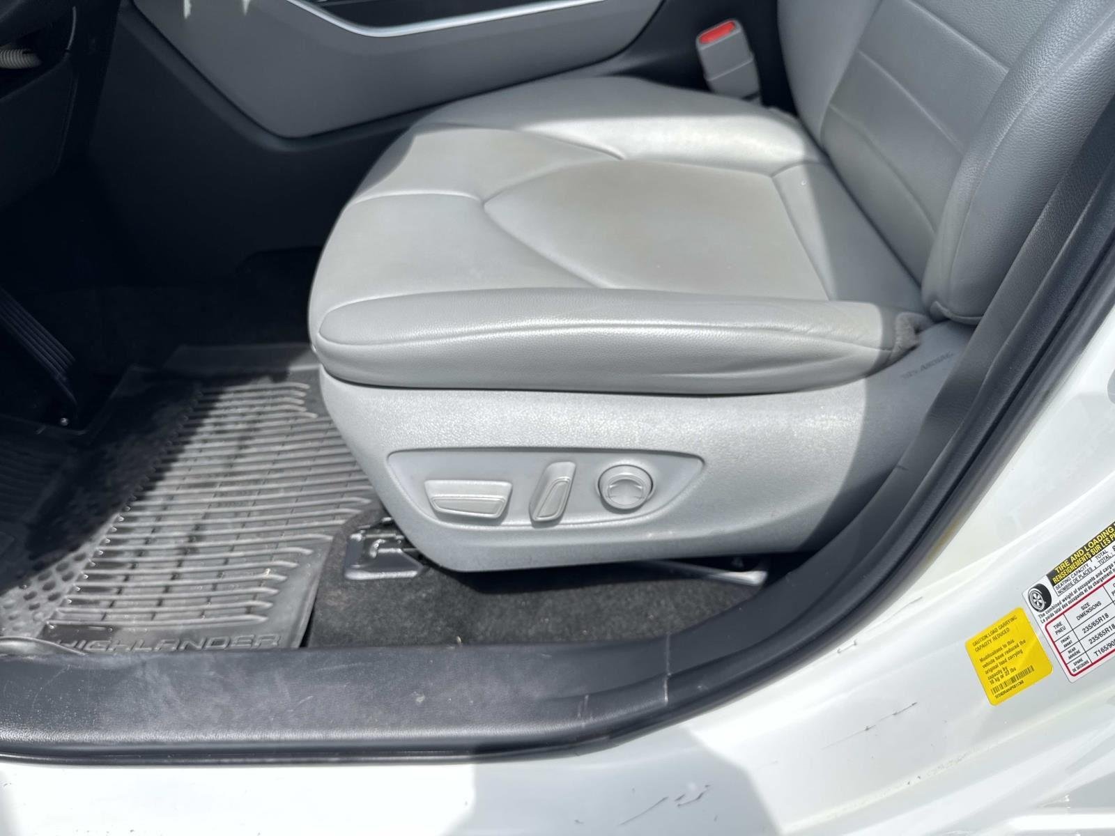 Used 2023 Wind Chill Pearl Toyota XLE image 17