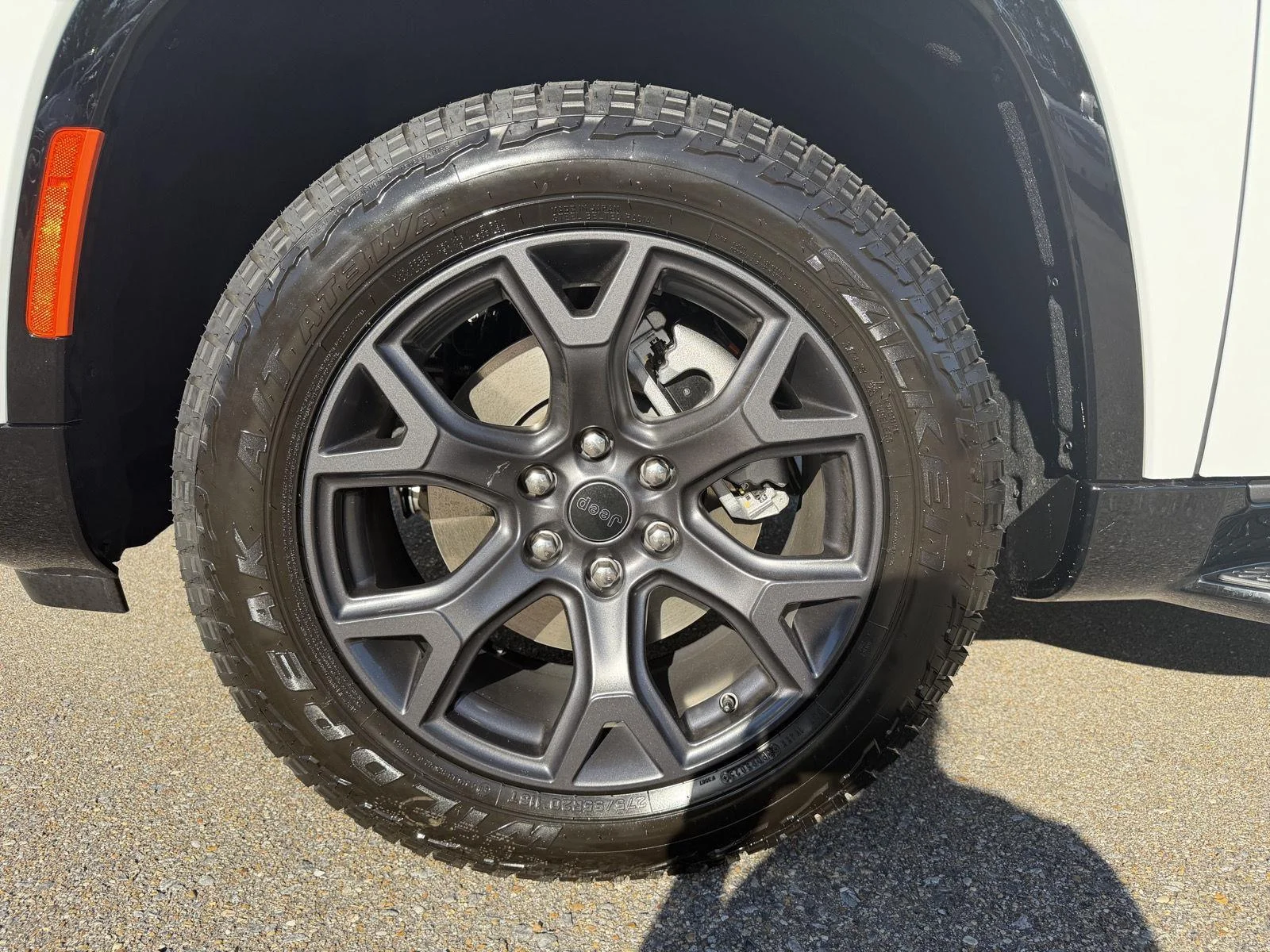 New 2026 Bright White Clear-Coat Exterior Paint Jeep Upland image 26