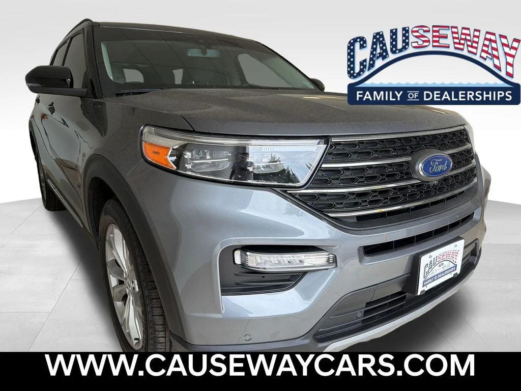 2023 Ford Explorer XLT 4WD's photo