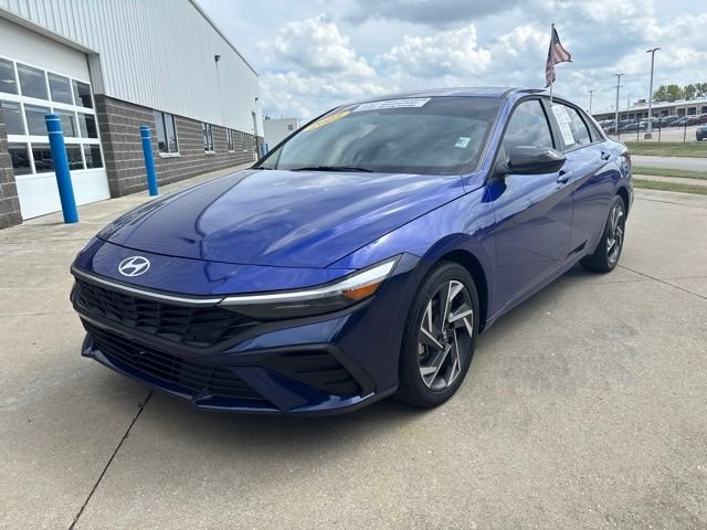 Used 2025 Intense Blue Hyundai SEL Sport image 3