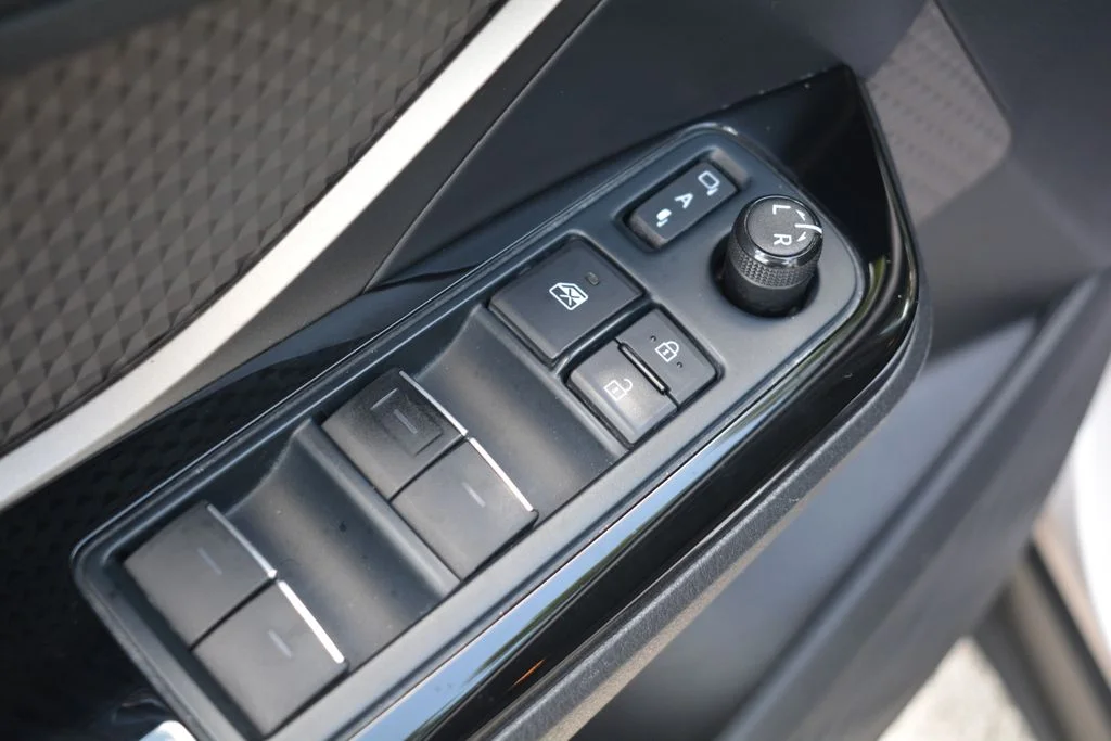 2020 Toyota C-HR Limited - Photo 8