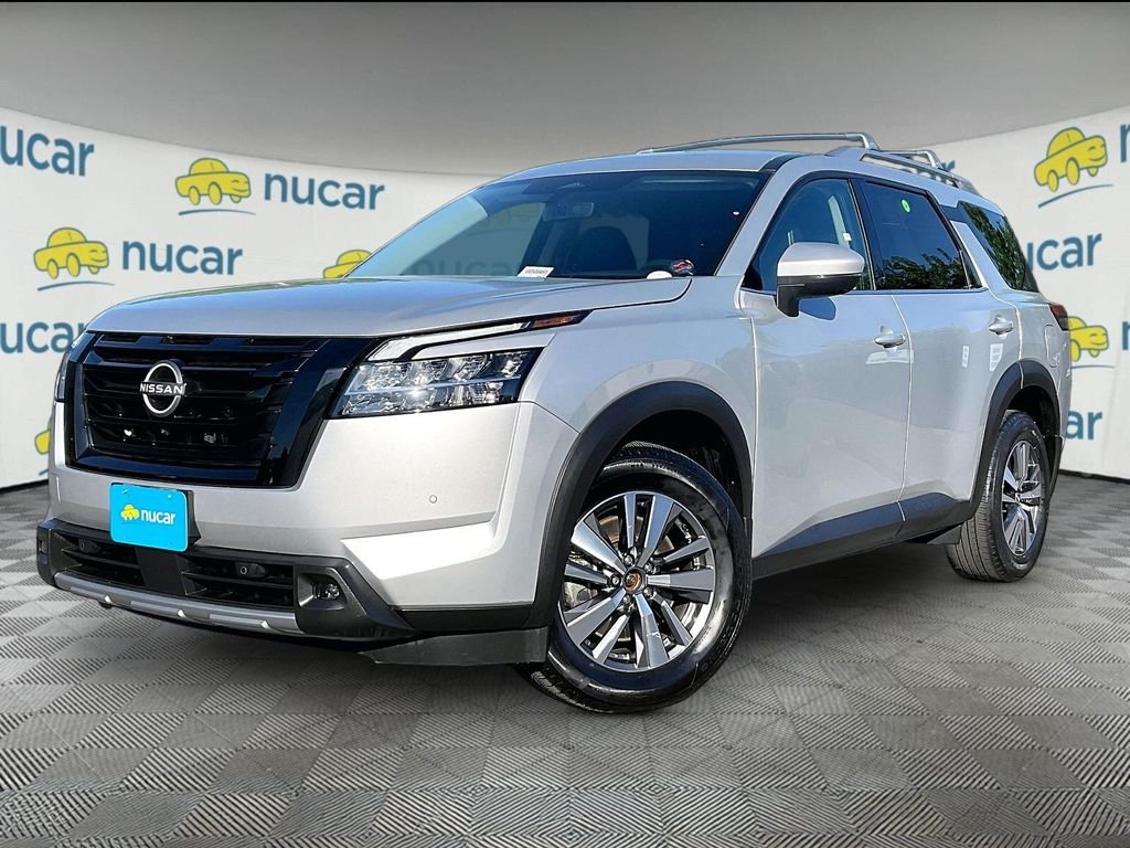 Used 2023 Silver Nissan SL image 3
