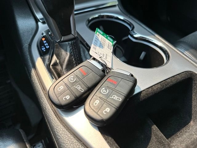 Used 2021 Granite Crystal Metallic Clearcoat Jeep Laredo X image 37