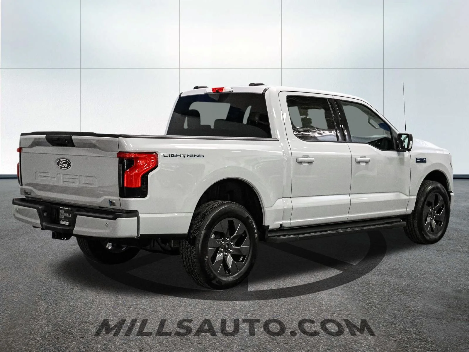 2025 Ford F-150 Lightning Flash - Photo 8