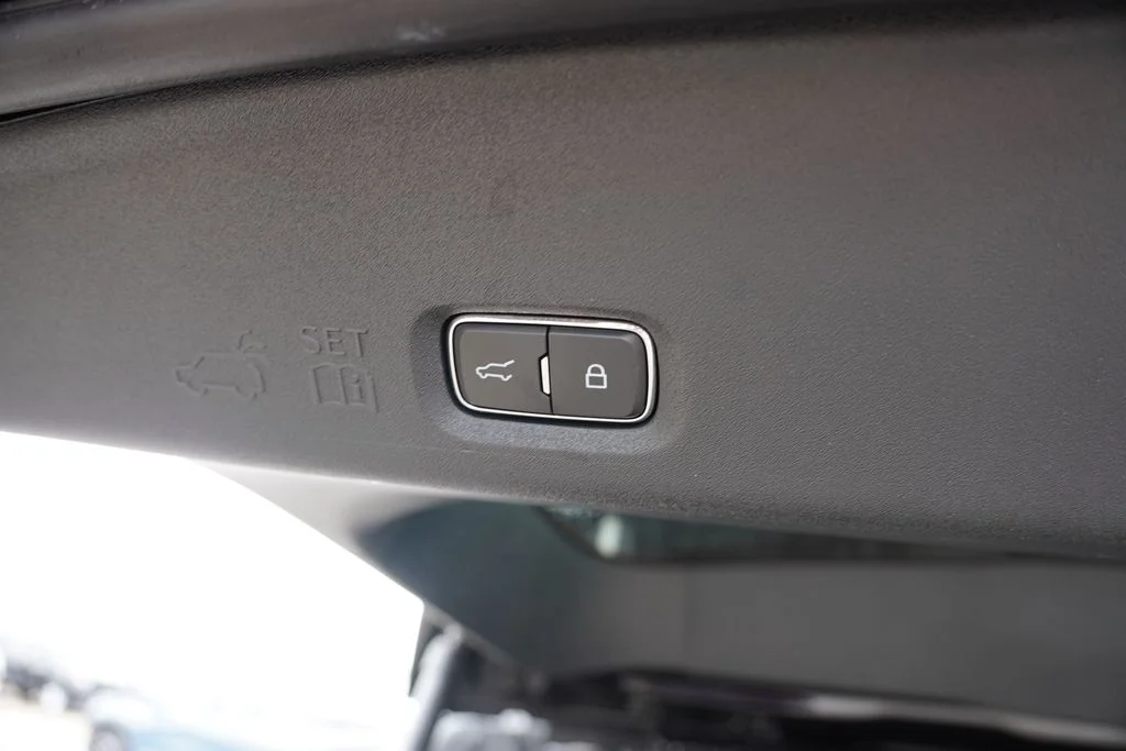 Used 2025 Agate Black Metallic Ford Active image 25