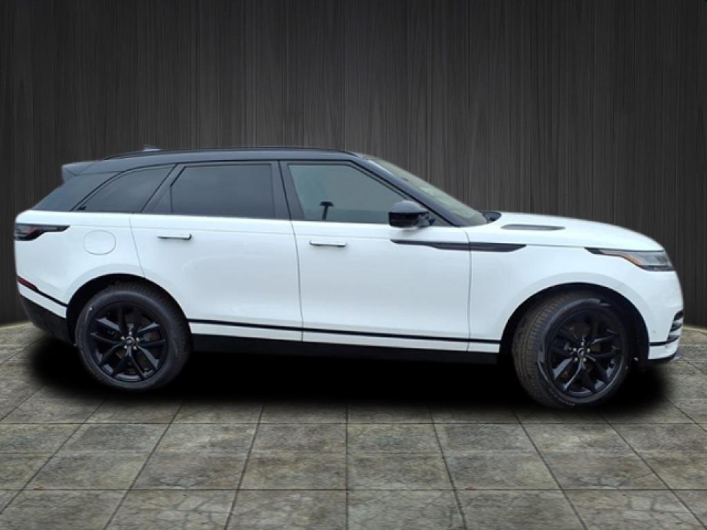 New 2026 Fuji White LAND ROVER Dynamic SE image 2