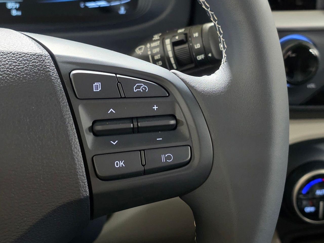 New 2026 Denim w/White Roof Hyundai SEL w/Two-Tone Roof image 32