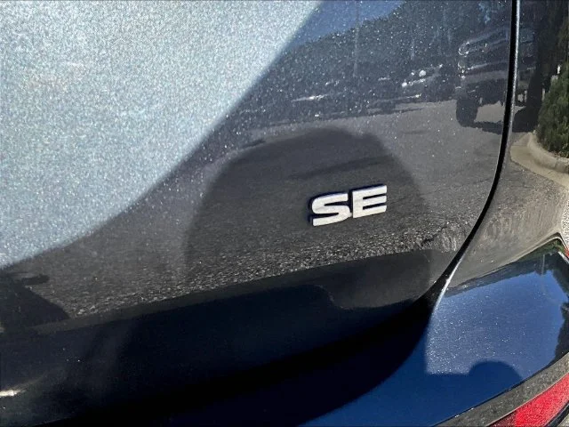 Used 2025 Black Mitsubishi SE image 27