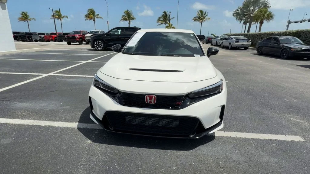 Used 2025 White Honda  image 3