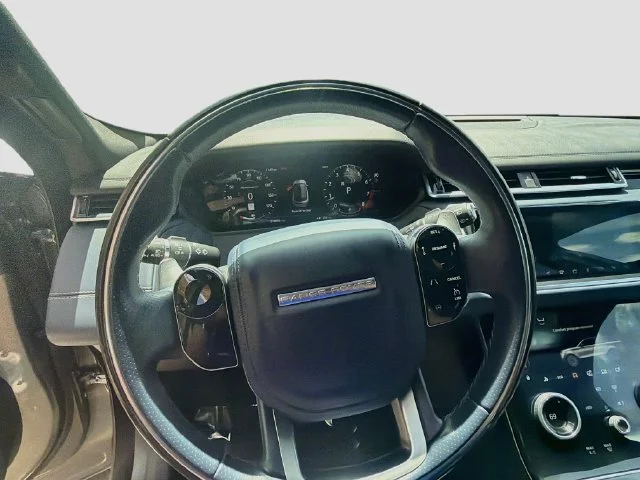Used 2019  Land Rover R-Dynamic HSE image 10