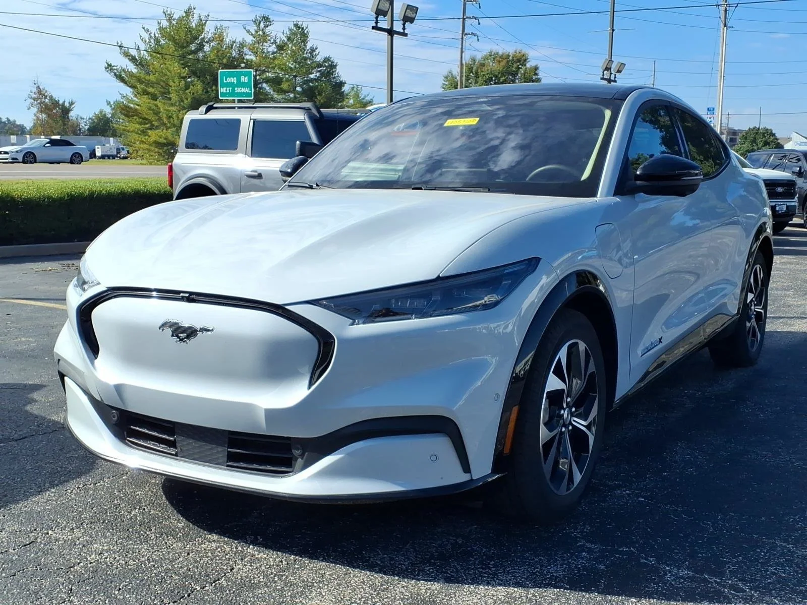 Used 2023 White Metallic Ford Premium image 29