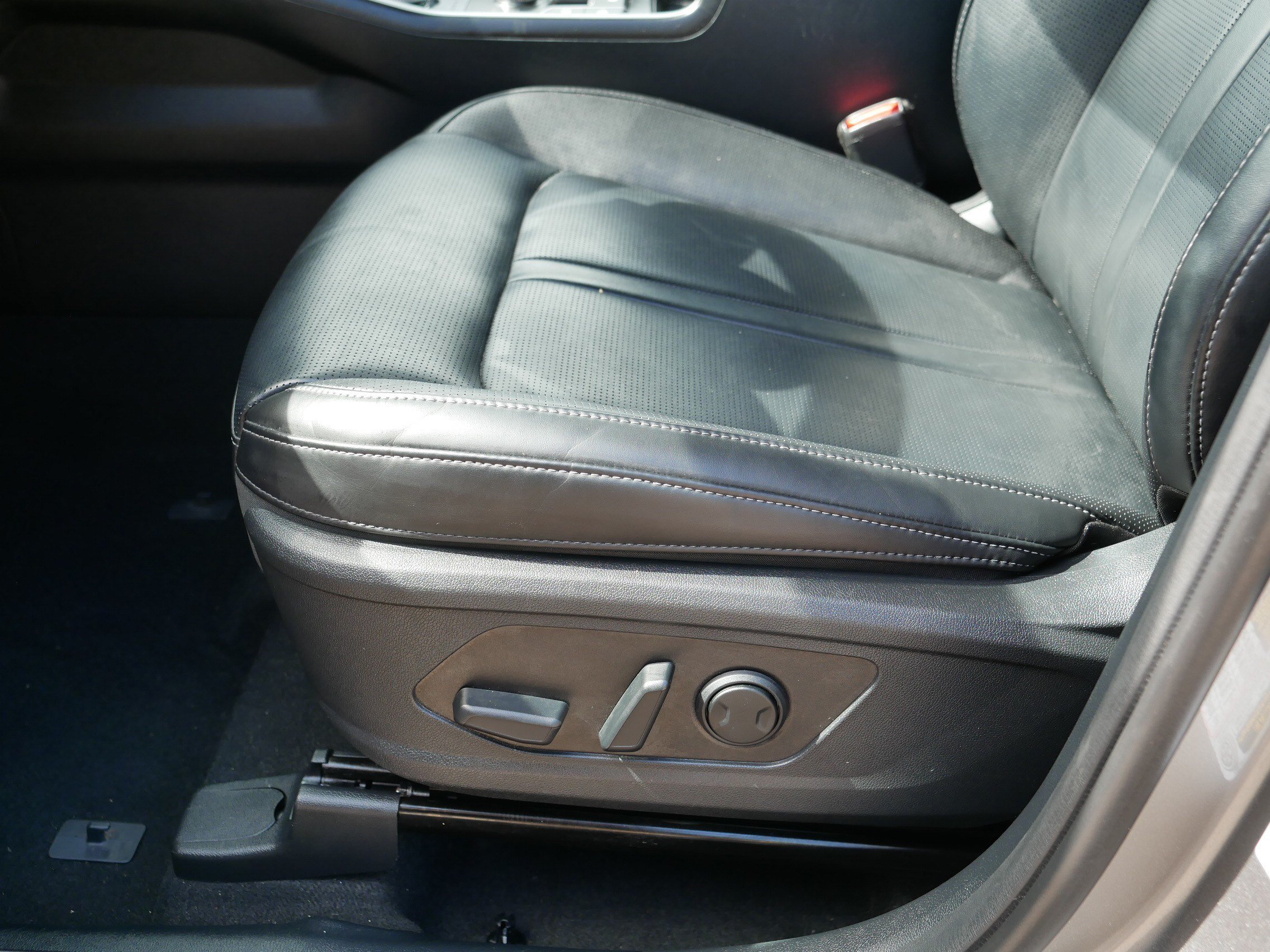 Certified Used 2025 Steel Gray Kia EX image 20