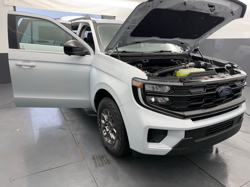 New 2025 Space Silver Metallic Ford Active image 15